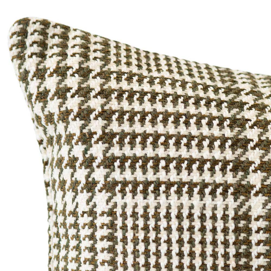 The Urban Road Beaumont Rectangle Houndstooth Green Cushion (80x40cm) features a stylish houndstooth pattern, adding texture and sophistication to your space.